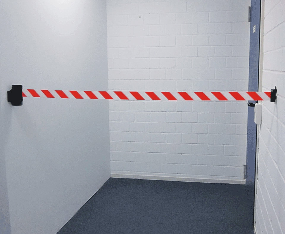 Befestigungsarten bei Gurtabsperrpfosten Kassette Leitkegelaufsatz an Wandhalterung